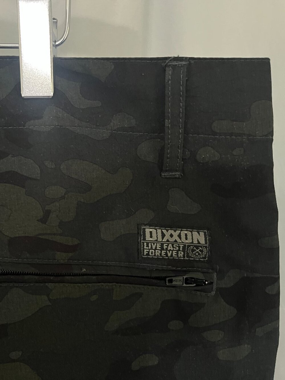 🟢 Dixxon Men's Green & Black Camo Flat Front Shorts 40 10" Inseam EUC 🪖